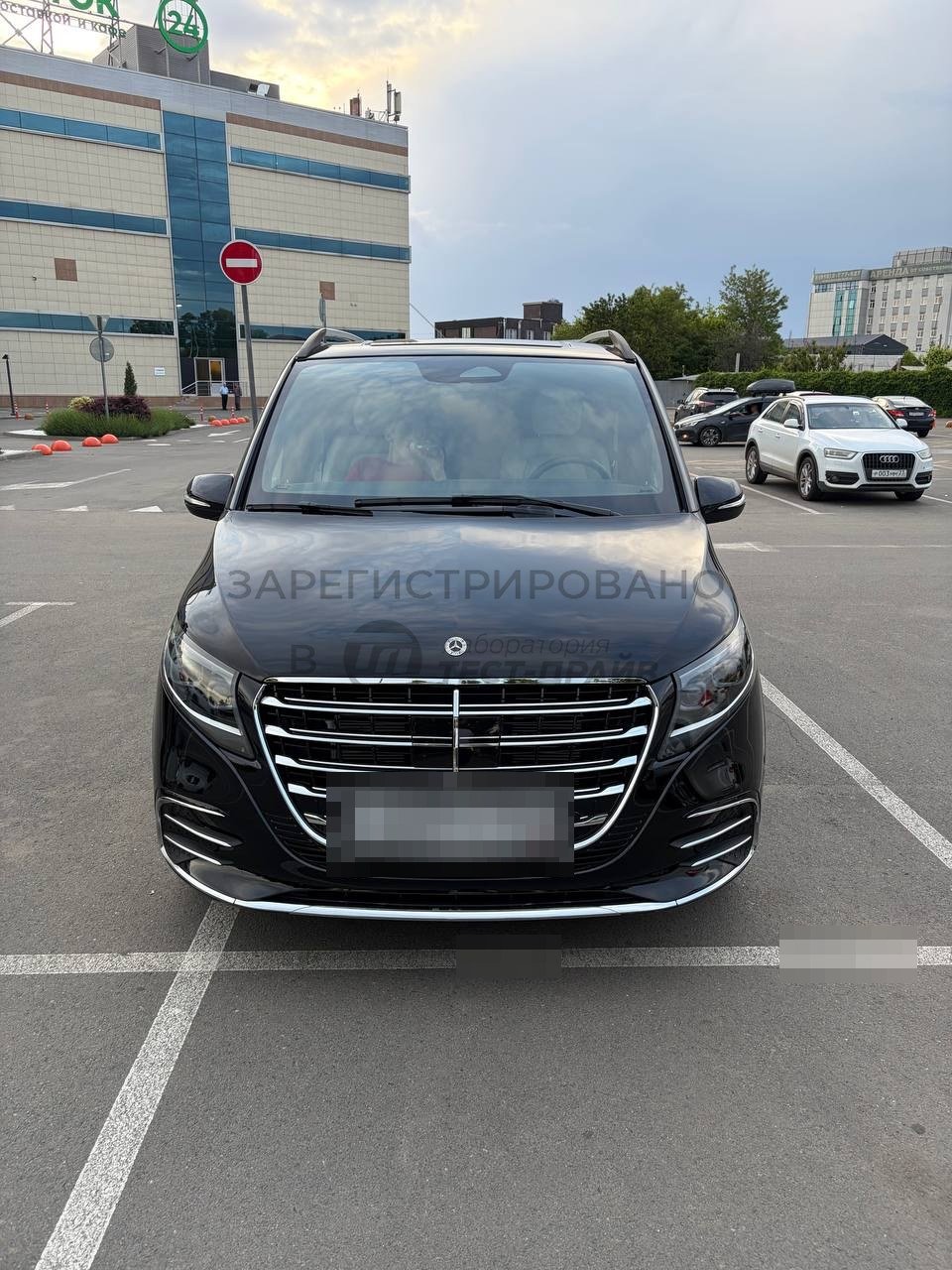 Mercedes V300 → мобильный офис с холодильниками и перегородкой 🚐